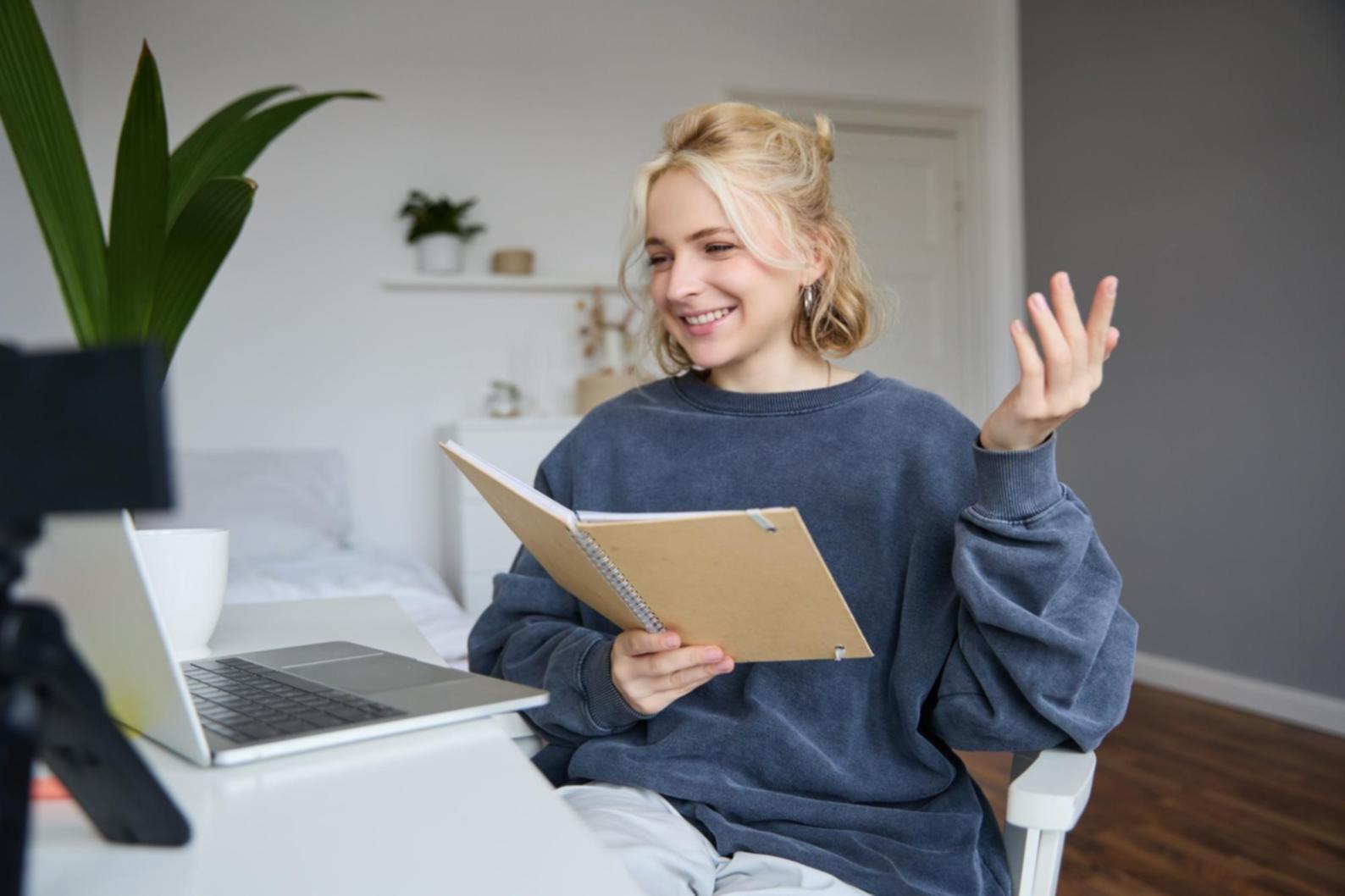 Análisis de datos empresariales en pantalla mostrando gráficos financieros y métricas de rendimiento